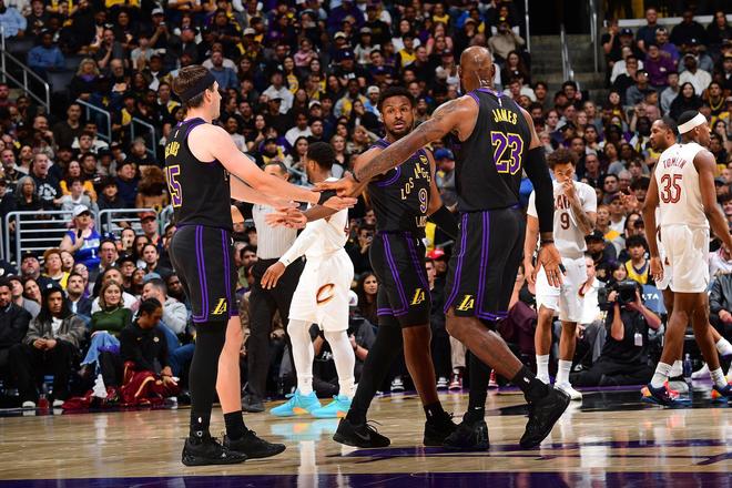 湖人41岁詹姆斯创历史第一 东契奇42+12破纪录助球