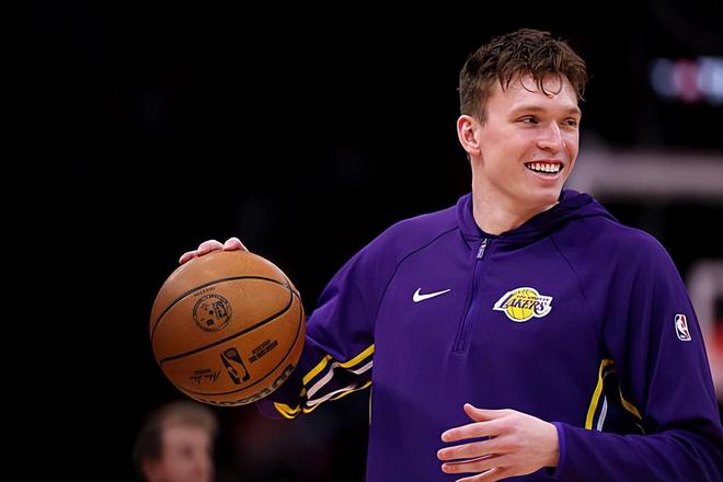 湖人轻取爵士克内克特爆发单场17分成关键先生