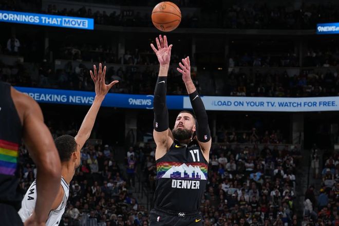 掘金加时险胜马刺豪取8连胜 瓦兰丘纳斯贡献关键