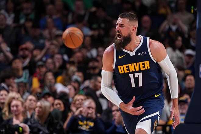 掘金加时险胜马刺豪取8连胜 瓦兰丘纳斯贡献关键