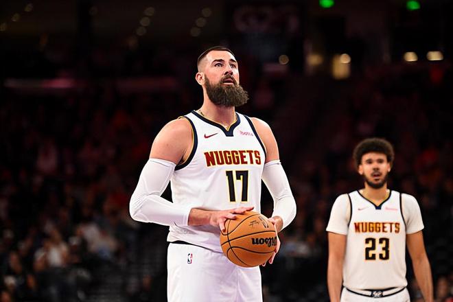 掘金加时险胜马刺豪取8连胜 瓦兰丘纳斯贡献关键